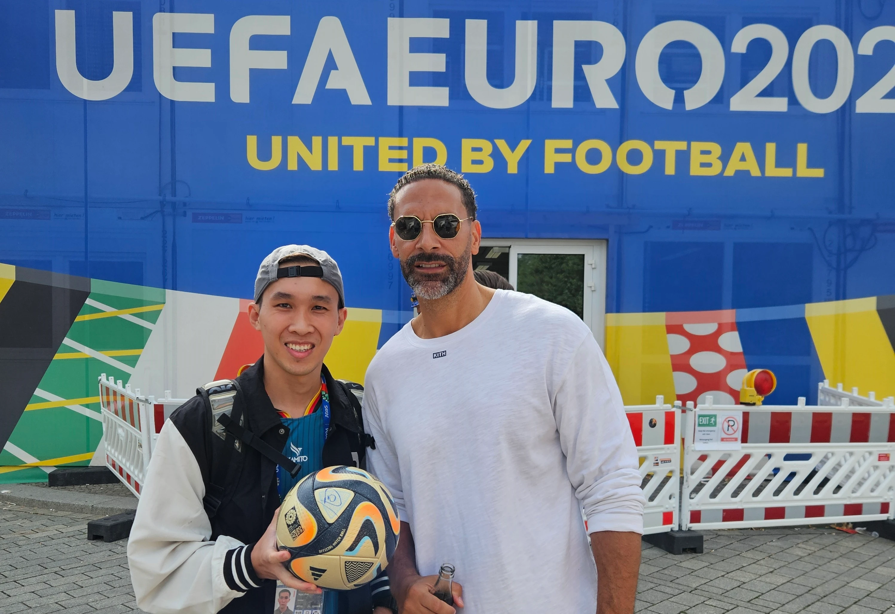 Phát Freestyle tâng bóng khiến Rio Ferdinand phấn khích tại EURO 2024