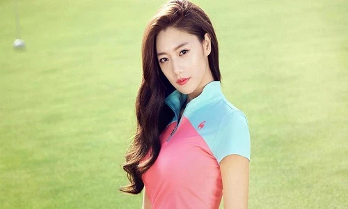 Vẻ đẹp nóng bỏng của hotgirl bóng chày Clara Lee 