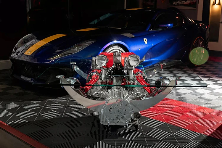 Bàn cà phê V8 của Ferrari bán 1,8 tỷ, đắt ngang BMW M3