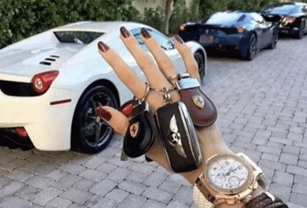 Nữ đại gia tuyển chồng tặng xe Bentley nhưng nhìn ngoại hình mà e dè