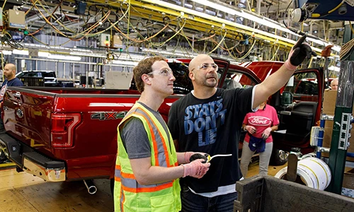 Hãng xe ôtô Ford có công nhân Vip là ông chủ Facebook