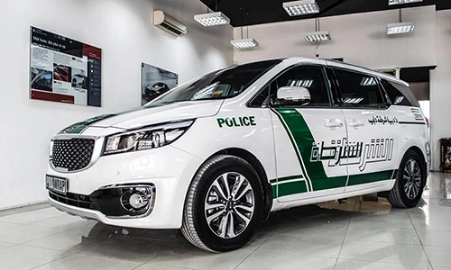 Kia Grand Sedona phong cách siêu xe cảnh sát Dubai ở VN