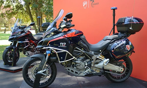 “Soi” môtô Ducati Multistrada 1200 của cảnh sát Ý