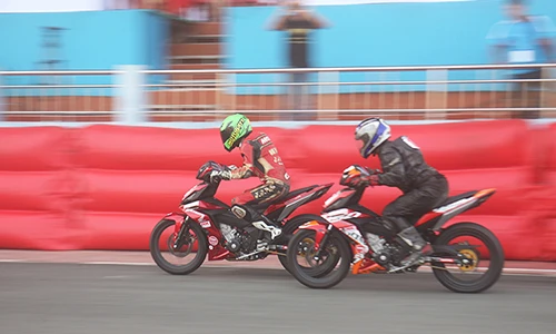 Hàng trăm “xế nổ” Honda Việt Nam đua nóng tại Bà Rịa