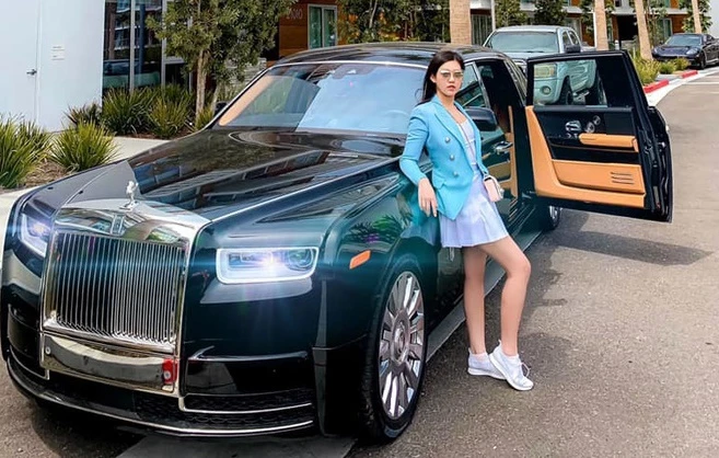 Hội tụ combo "giàu và đẹp", con gái ông chủ buôn xe sang hút hồn CĐM