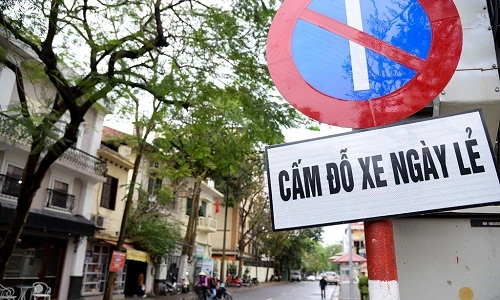 Ô tô "nhầm" hướng ở phố đỗ xe chẵn, lẻ