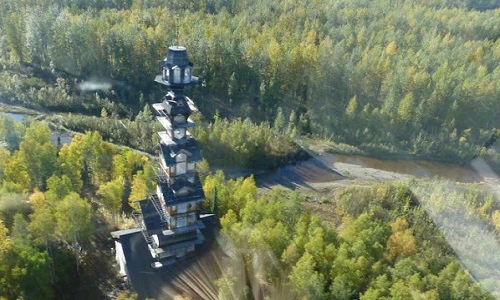 Khám phá ngôi nhà kỳ quái giữa rừng Alaska