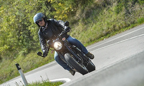 Ducati Scrambler Cafe Racer - ly cafe đen đậm chất Ý