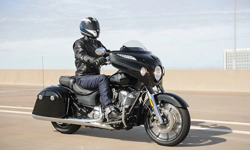 Bộ đôi môtô Indian Chieftain đặc biệt giá từ 566 triệu 