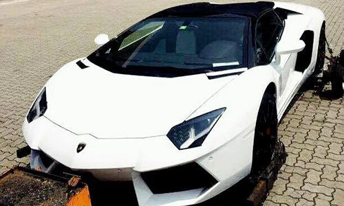 Siêu xe Lamborghini Aventador mui trần hơn 20 tỷ về VN?