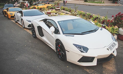 Dàn xe Lamborghini giá 65 tỷ "về chuồng" nhà Cường Đô la