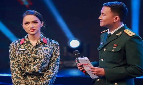 Có một Hương Giang Idol vô cùng khác trong màu áo quân ngũ