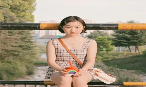  Mặt tròn tóc ngắn, thiếu nữ Hàn Quốc tạo xu hướng “vẻ đẹp” mới