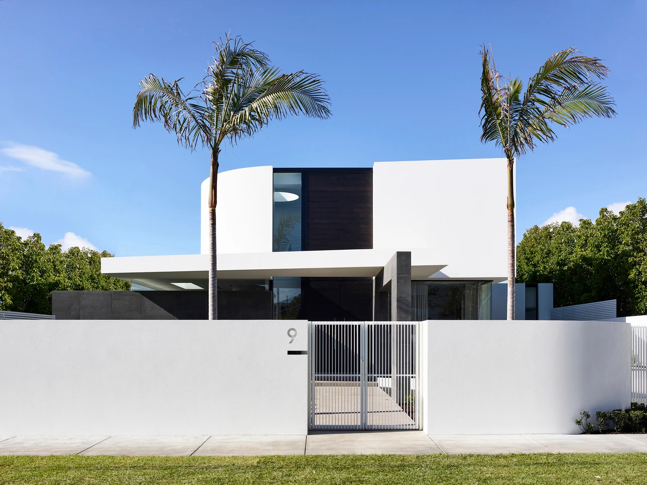 Bên trong ngôi nhà 2 tầng sang trọng như resort