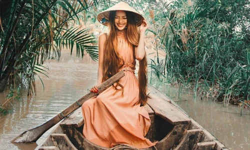 “Hot girl tóc mây” gốc Việt gây sốt với bộ ảnh check-in Hội An, Đà Nẵng