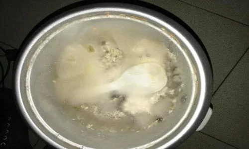 Hết Tết, sinh viên phát hoảng với nồi cơm điện mốc meo ám ảnh