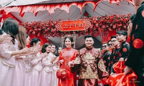 Bộ ảnh ăn hỏi chuẩn phong cách Trung Quốc của cặp đôi Việt Nam