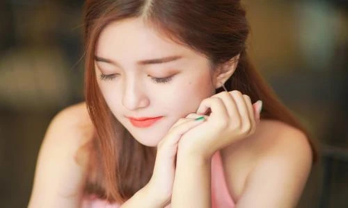 Vẻ đẹp trong veo của nữ sinh ĐH Sài Gòn khiến vạn người thương