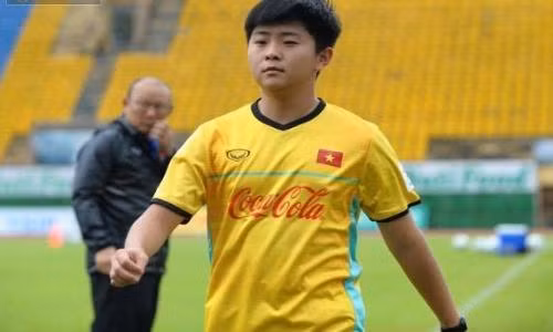 Chàng trợ lý tiếng Anh của HLV Park Hang Seo khiến chị em rụng tim