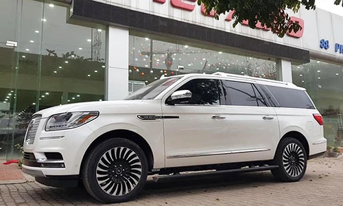 Cận cảnh “khủng long” Lincoln Navigator gần 10 tỷ ở Hà Nội 