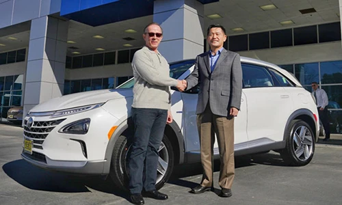 Khách hàng đầu tiên sở hữu ôtô điện hydro Hyundai Nexo