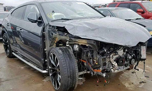 Siêu SUV Lamborghini Urus "mất đầu", giá khởi điểm 2,67 tỷ