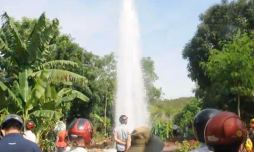 Mạch nước phun cao hàng chục mét kỳ lạ ở Vũng Tàu