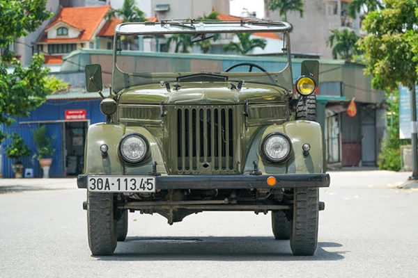 Chạy 48 năm, "xe đồng nát" Nga - Gaz 69 vẫn 400 triệu đồng