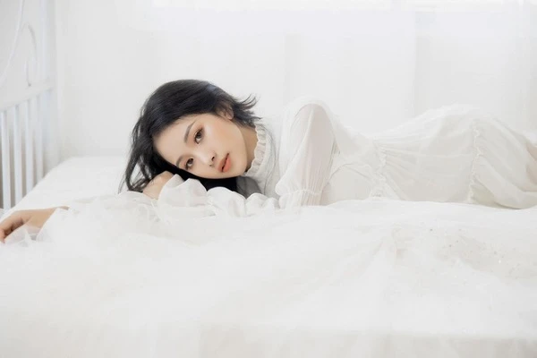 Gái xinh xứ Huế làm netizen "chao đảo" nhờ vẻ ngoài như búp bê