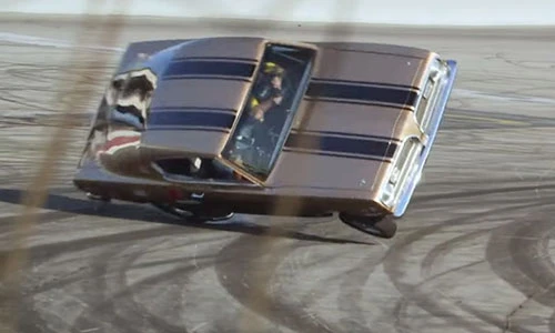 Xem "dân chơi" 80 tuổi vẫn bốc đầu ôtô 2500 mã lực