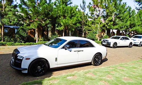 Bộ đôi Rolls-Royce trị giá hơn 30 tỷ của đại gia phố núi