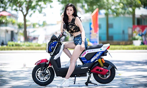 "Đốt mắt" ngắm teen Việt so dáng bên Anbico Zoomer 2016