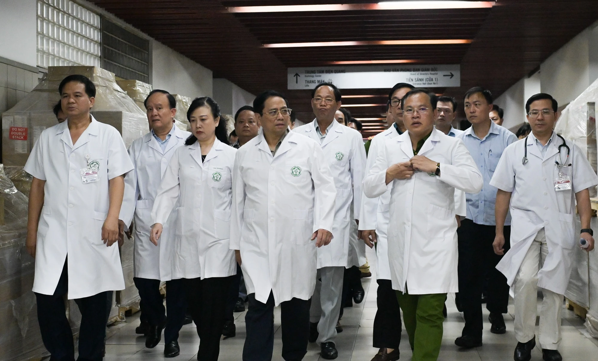 Nạn nhân vụ cháy chung cư mini ở Hà Nội bật khóc khi gặp Thủ tướng