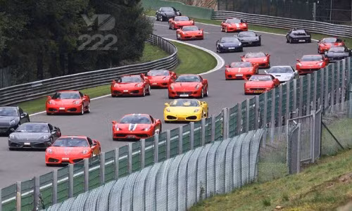 Hàng trăm siêu xe Ferrari náo loạn trường đua F1