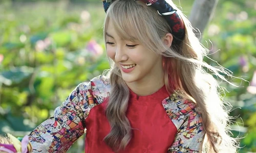 Hot girl Thái Lan lại gây sốt khi hát dân ca Việt Nam