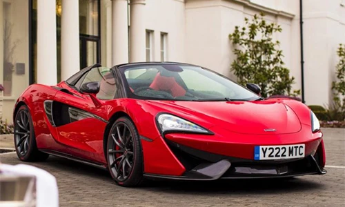 Cận cảnh siêu xe McLaren 570S Spider đỏ rực cho ngày Valentine