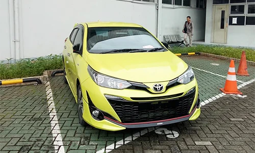 Chi tiết xe giá rẻ Toyota Yaris TRD Sportivo 2018 mới