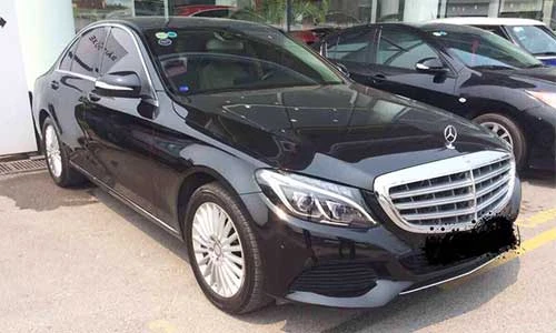 Xe sang Mercedes C250 Exclusive dùng 2 năm bán 1,3 tỷ đồng