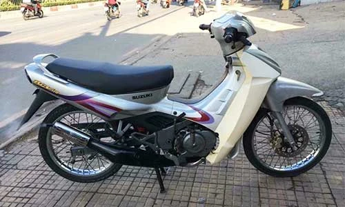 Xe máy Suzuki RGV dùng 17 năm bán 200 triệu tại Sài Gòn