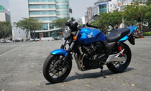 Cận cảnh Honda CB400 SF 25th giá 389 triệu tại Việt Nam 