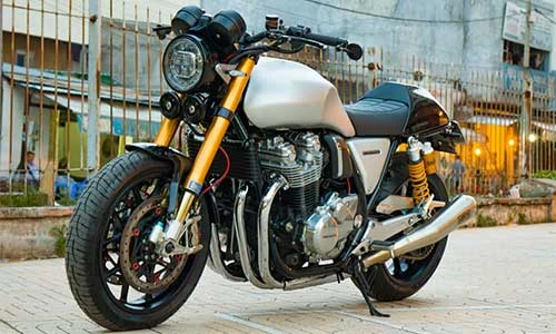 Môtô Honda CB1100 độ phụ kiện đắt tiền tại Sài Gòn