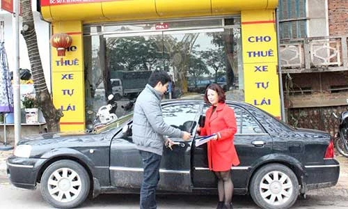 “Bí kíp” chọn thuê ôtô tự lái về quê đón Tết Mậu Tuất