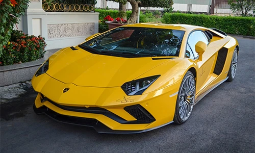 Bộ đôi siêu xe Lamborghini chục tỷ "chạm mặt" tại Sài Gòn