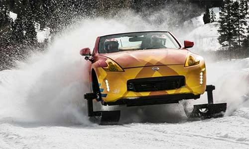 Xe thể thao Nissan 370Z độ bánh xích trượt tuyết