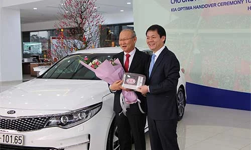 Kia Optima giá 918 triệu đã đến tay của HLV U23 Việt Nam 