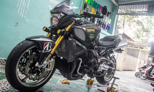 Chi tiết siêu môtô Suzuki B-King “độ khủng” tại Sài Gòn