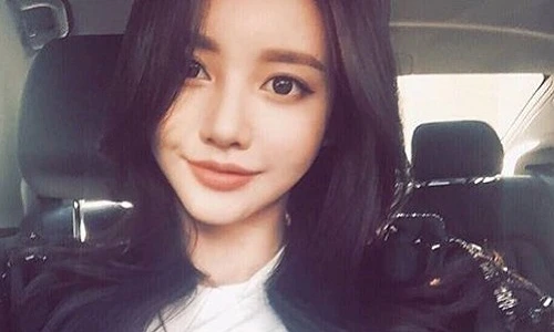 Cô gái Hàn Quốc gây bão mạng nhờ khuôn mặt đẹp chuẩn mực