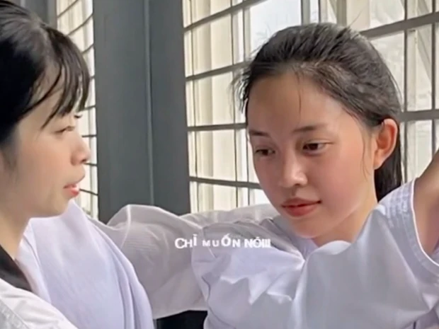 "Hoa khôi làng võ" dạy võ cho Linh Ngọc Đàm nhìn mà toát mồ hôi