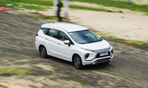 Cầm lái Mitsubishi Xpander giá từ 550 triệu tại Việt Nam