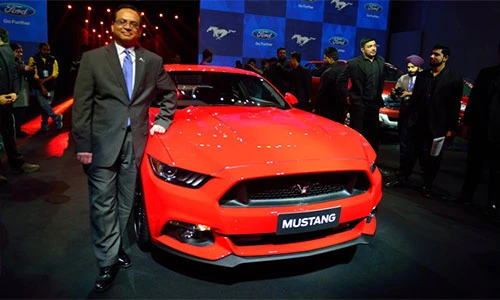 Lãnh đạo hãng xe Ford mất chức vì cư xử không đúng mực